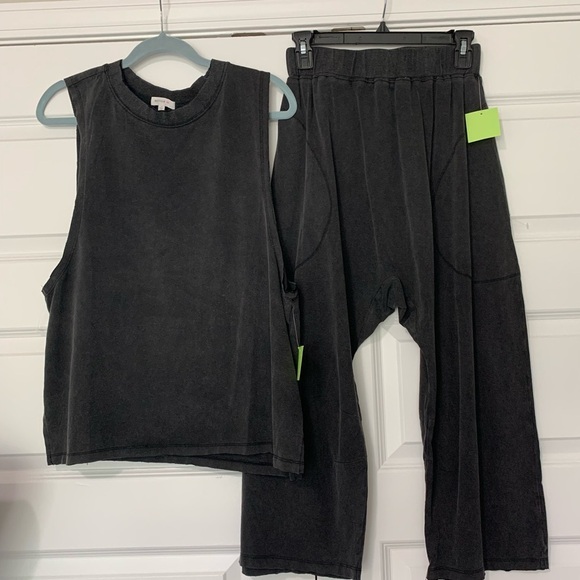BETTER BE Black Capri Athleisure Pants small - Picture 5 of 5